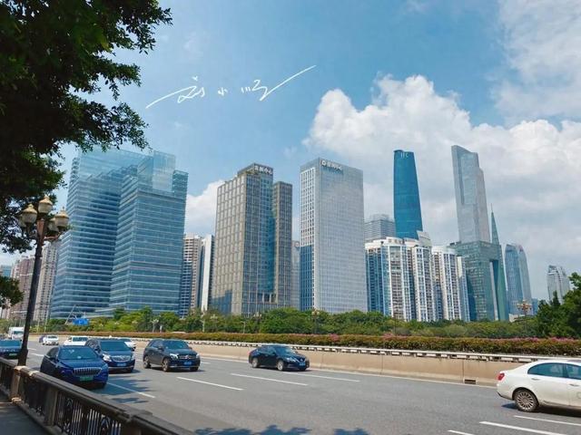 最具争议的“一线城市”：一边被说在衰落，一边又被很多人看好？