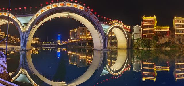 湘西吉首的夜景很美