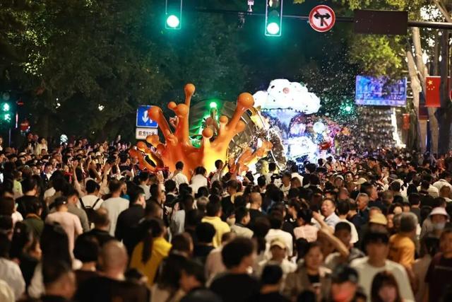 “三园”嗨玩，“四街”漫游！把长春秋天的仪式感拉满了~