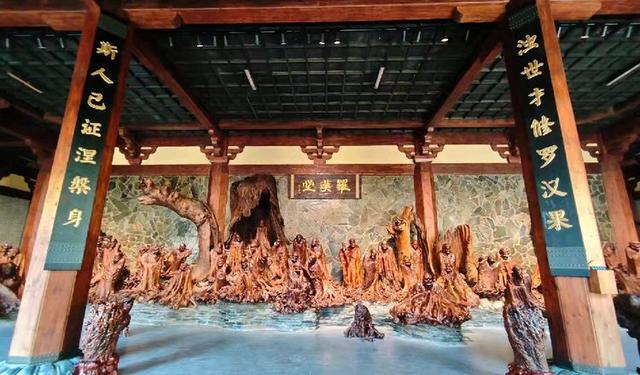 参观根宫佛国博物馆