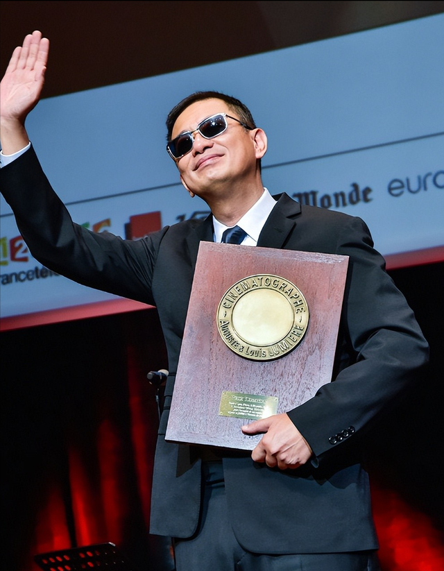 陪睡陪玩都只是开胃菜，目无王法、集体嫖娼，背后的恶心藏不住了