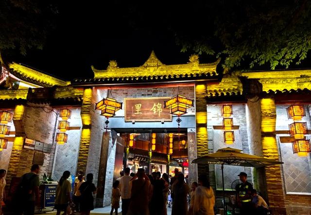 2025国庆旅游大数据：十大热门城市出炉，三个趋势正改变旅行方式