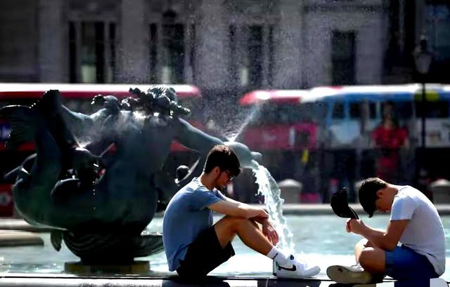 50℃高温撕裂环保神话：欧洲人终于明白，活着比口号更重要