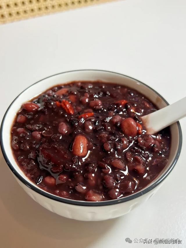 早餐是养肝的“黄金期”，建议多吃这三种食物，对肝脏大有好处
