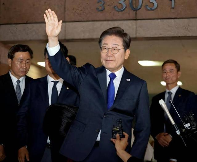 李在明访华刚回国	，就通告全球，与高市共进晚餐，3亿大单白签？