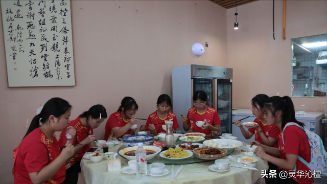 石阡：以赛为媒 优服务促消费