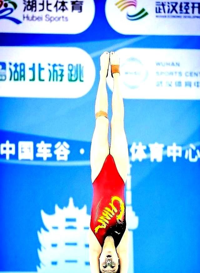 正式退出。全红婵官宣意外决定，中国跳水队无奈批准，陈芋汐祝福