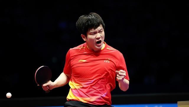 3-1！樊振东让人心疼，马龙率队夺金 没想到邓亚萍这样评价王楚钦