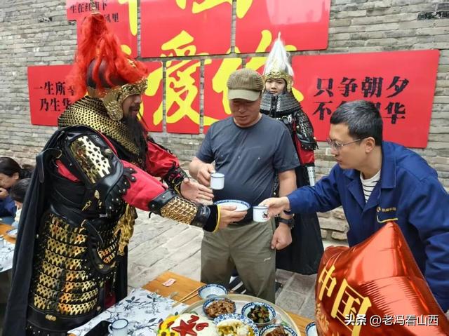 山西介休 张壁古堡，红了！