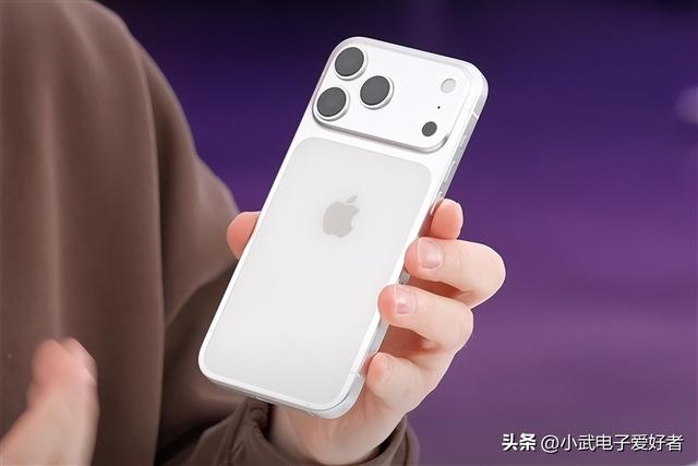 从 Pro 占比 72% 到订单下滑：iPhone 17 系列的爆款救赎战