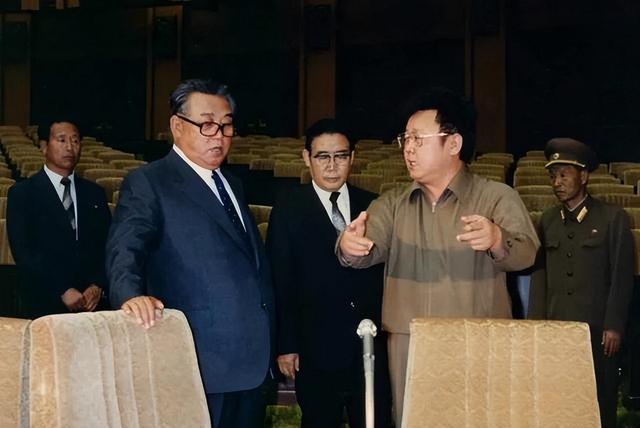 58年金日成提出让志愿军撤出朝鲜，毛主席笑了笑说：好戏在后头呢
