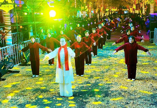 “银”客天下,“杏”福秦州:天水黄金大道奏响初冬浪漫狂想曲