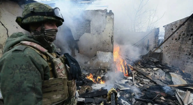 雪上加霜，红军城失守，德国准备大干一场，不料特朗普连捅两刀？