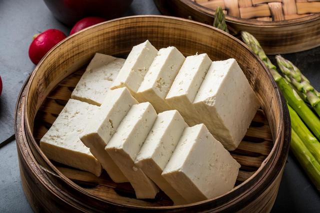 豆腐再次被关注！医生研究：胃酸反流患者常吃豆腐，或出现5改善