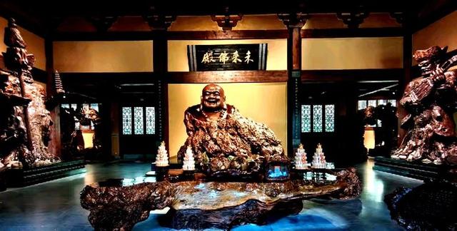 参观根宫佛国博物馆