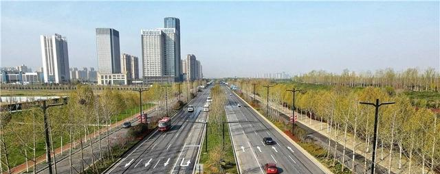 刚从河南洛阳回来，毫不客气的说，洛阳就是全国郊区城建天花板！