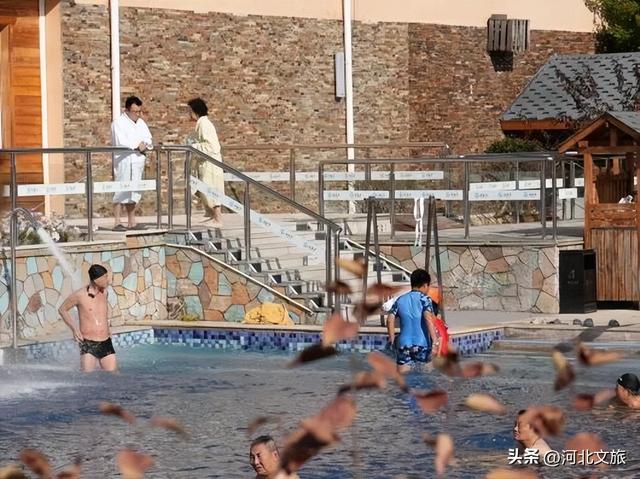 赏丹霞、沐温泉！承德唐家湾这处温泉，承包你秋日的双倍快乐