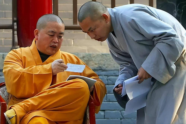 少林寺换方丈已1个月，9990元高价香刚被摒弃，就有恶心一幕出现
