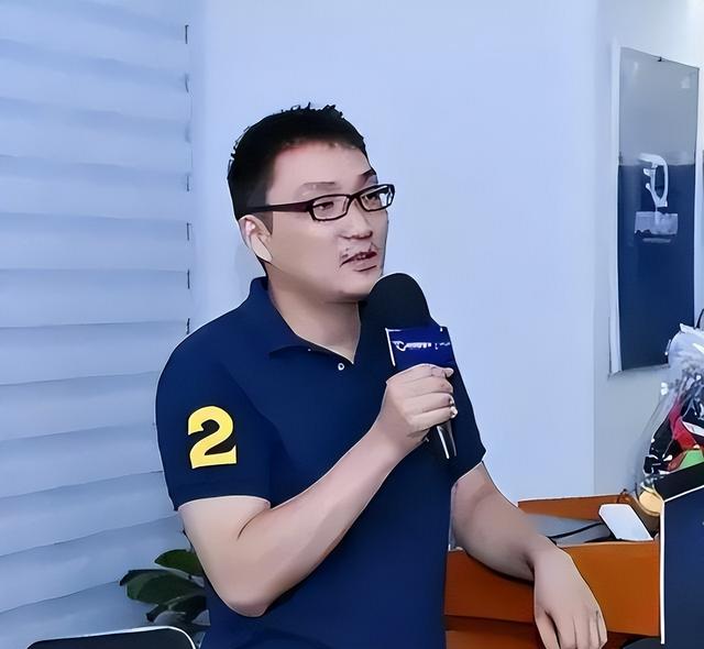 放弃首富做“首善”，他41岁无偿捐出了1000亿，功成身退令人羡慕