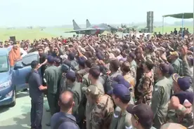 莫迪亲自出马，特别安排一次视察，要用一张照片，否定枭龙的战果图片