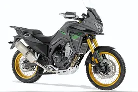 解决长途的续航焦虑？看看双油箱设计的探险车图片