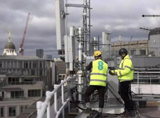 马斯克预言成真！全球争抢的不是芯片 而是中国20万一台的变压器