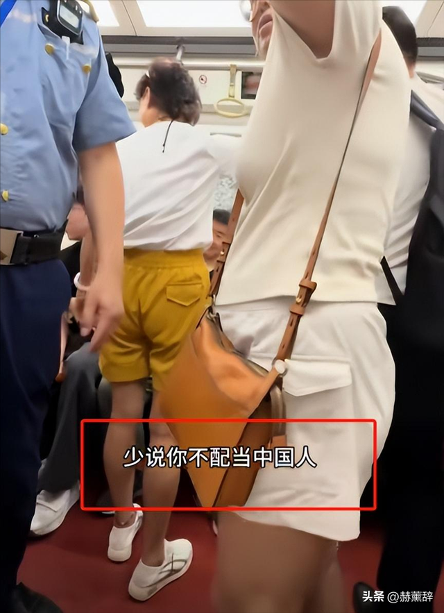 反华势力出现？女子大闹北京地铁，逮着谁骂谁，叫嚣中国不如美国