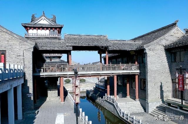 人山人海只看不买，年轻人报复性白嫖，景区赚不到钱了？