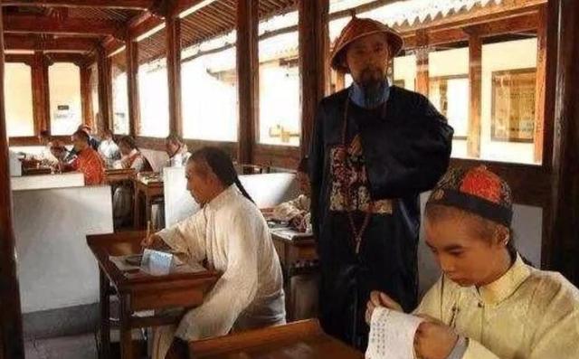 中国最后一个被腰斩的人，在地上打滚留下七个血字，从此再无此刑
