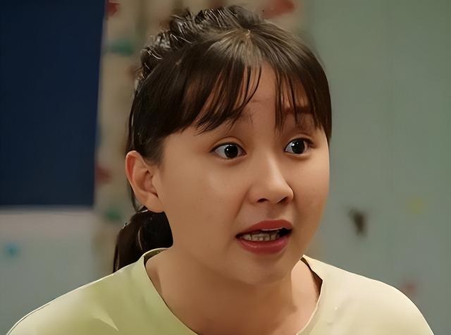 她是赵本山最美的女徒弟，“戏里	”土里土气，“戏外”美得认不出