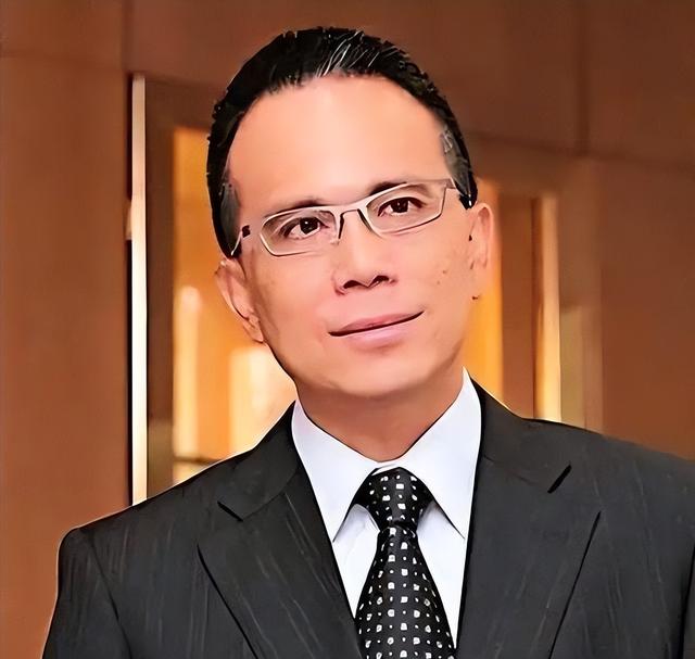 身价千亿有什么用？李嘉诚两儿子的现状，给所有父母都提了个醒