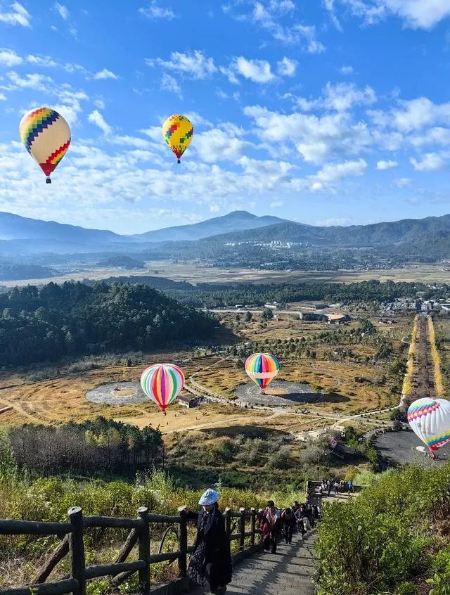 国内最适合退休后去旅行的3个地方，比昆明更凉快，比版纳更实惠