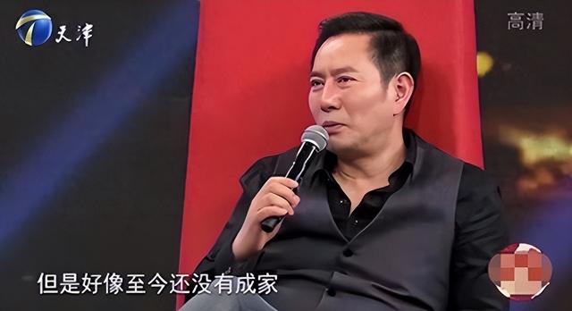 55岁姚刚现状：一生无妻无子，买千万豪宅一个人住，发福后更帅了