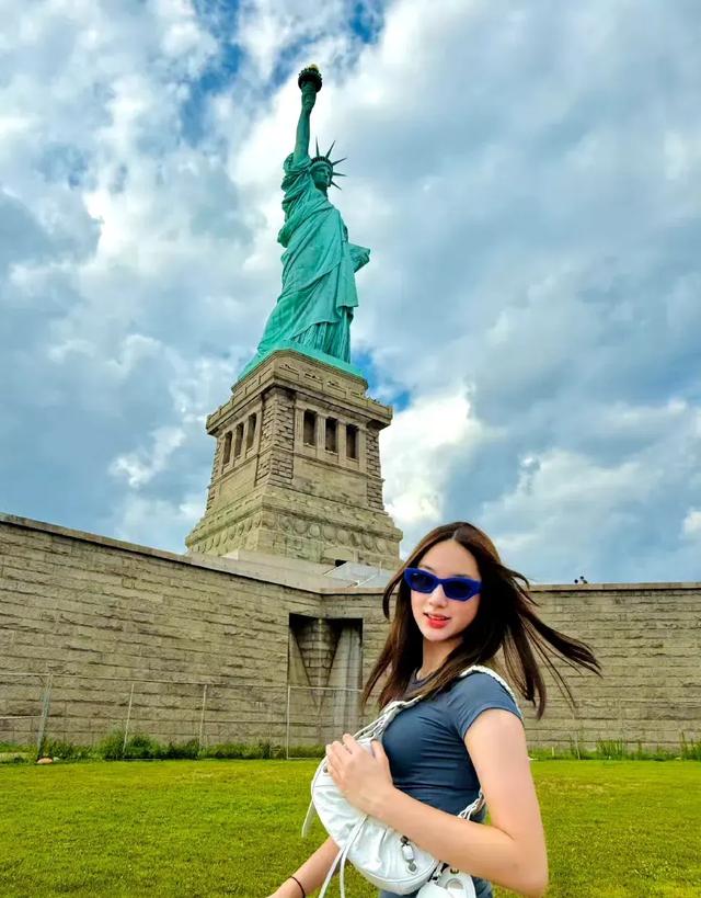 吴尊的女儿才14岁，怎么比28岁的女人还成熟，发育的也太好了吧！