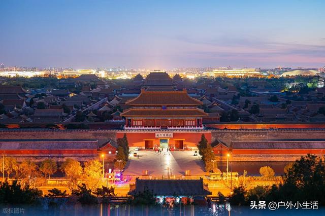 北京出差夜生活攻略：3个路线吃透老城烟火与新地标，错过亏大了