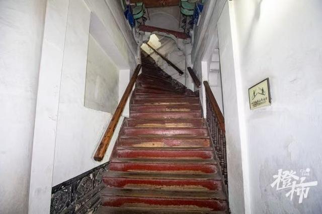 杭州六和塔“绿色能量窗”火了，景区提醒：打卡拍照需注意安全