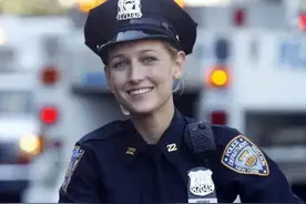 中美个税收总额比拼：美国一年税收2.18万亿美元，中国是多少呢？图片