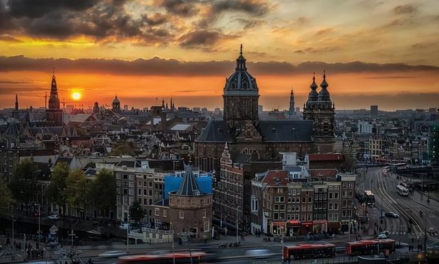 荷兰“重口味”博物馆，内部人体结构逼真，女游客不敢看