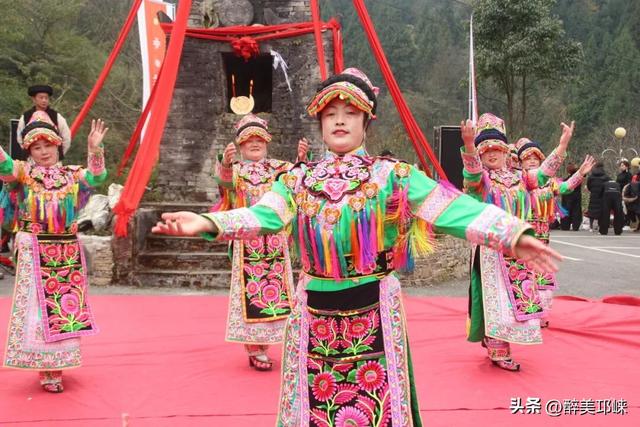 祈福、赏舞、品火锅，南宝山镇羌历年打造沉浸式民族文化盛宴