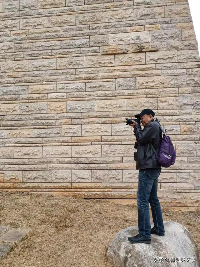 盘龙悠远银杏黄 水中学友情谊长