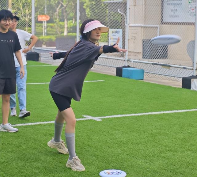 法国小伙来中国旅游，回国后发文称：中国晚上太危险，千万别出门