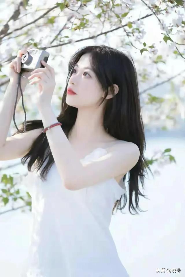 河南洛阳一校花美出圈了，五官精致	，倾国倾城，美得让人移不开眼