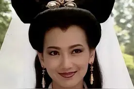 赵雅芝晒照片辟谣去世，三个细节被质疑，她真的死了？图片