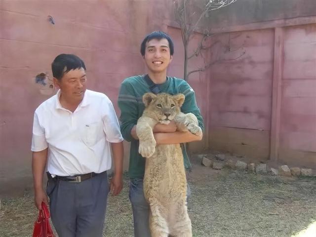 这个地方真奇葩！出门买菜带上百亿，一箱钱买不到一卷纸