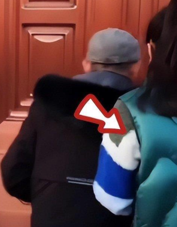 刘强东的两个妹妹：一个已经去世，一个有钱有颜，陪在父母身边