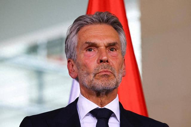 中国“立威”失败？荷兰拒绝服软，最大的冤大头已经浮出水面了！