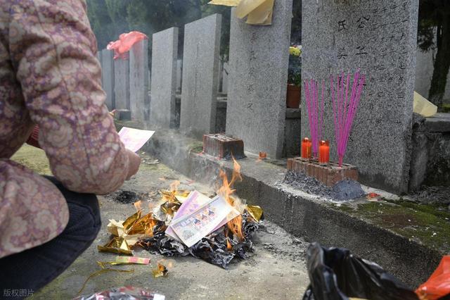 太原榆次跨城驾车肠梗阻，开学叠加中元节出行，几公里耗时3小时