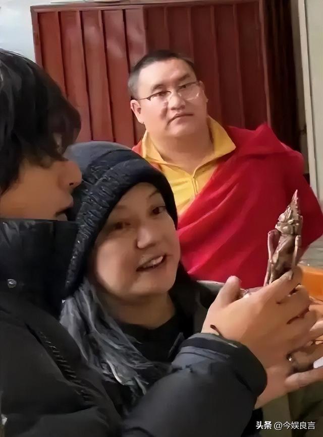 封杀四年，49岁赵薇突传消息，因胃癌去世传闻5个月前就真相大白