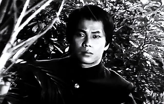 梁小龙被曝离世1天，私生活被扒底朝天	，原来他和杨少华处境一样