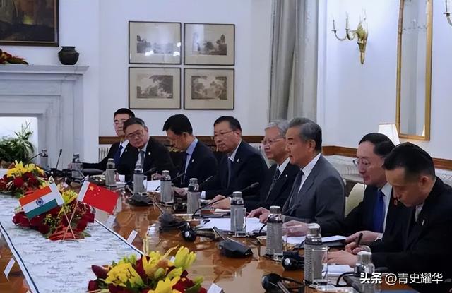 见完莫迪一面后，中方专机并未飞回北京，立马改道去了巴基斯坦